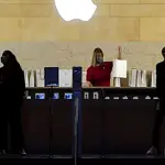 Apple cuts jobs across sales team