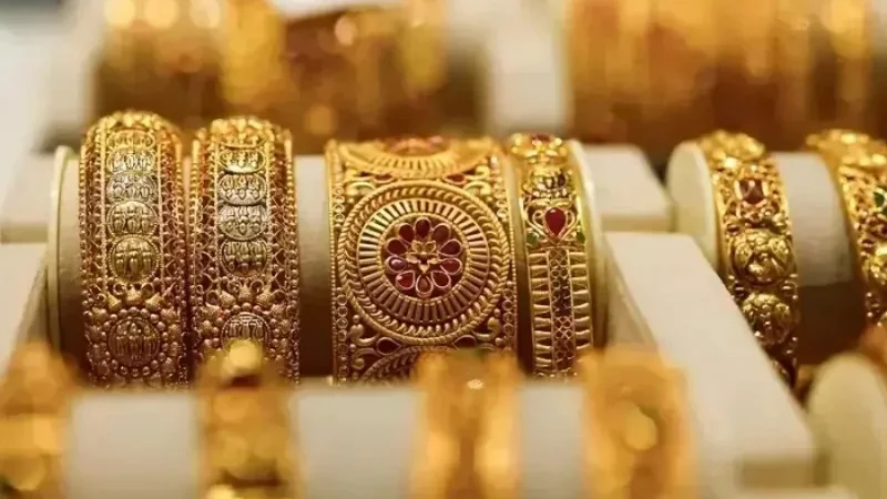 Gold prices climb