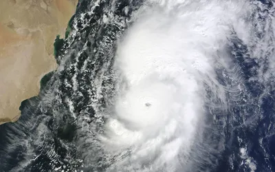 PMD warns of potential cyclonic storm near Karachi in 12 hours