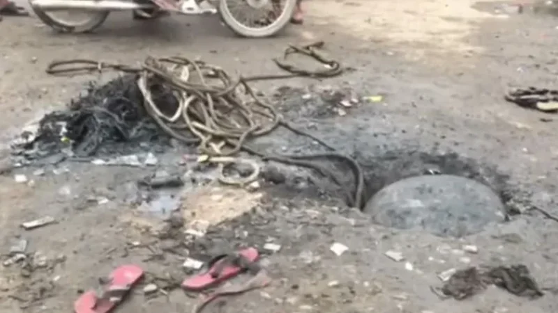 Sewer cleaning claims three lives in Karachi