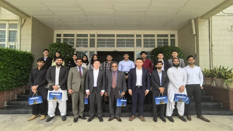 Pakistani Students Visit the Chinese Consulate