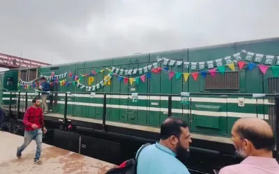 Special Independence Train flagged off from Karachi to Tharparkar