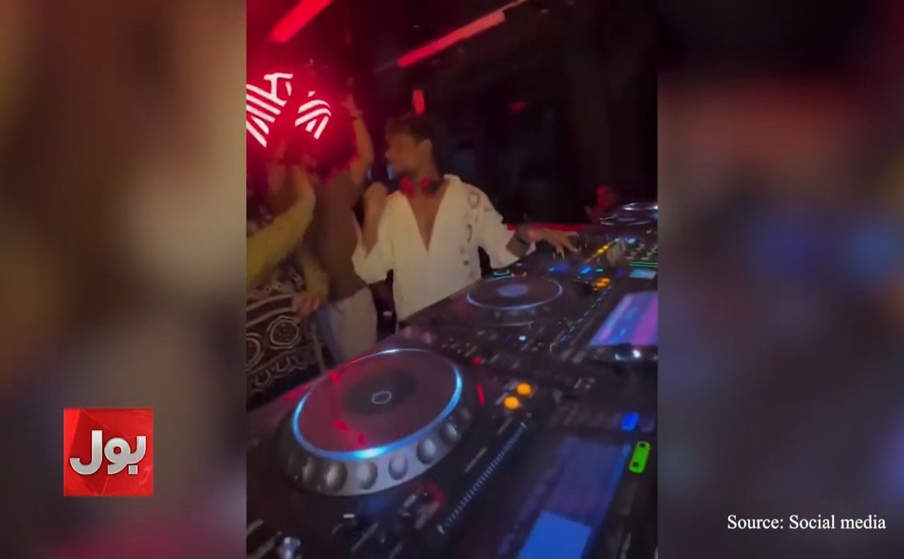 mufti-abdul-qavi-goes-viral-over-club-dance-video