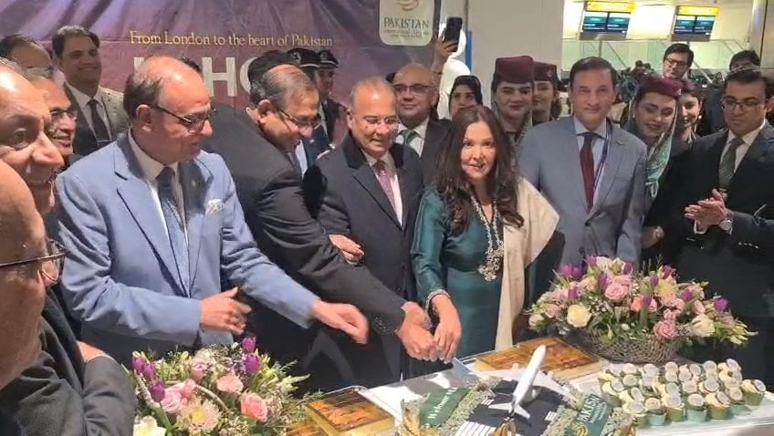 pia-direct-flight-to-london-lands-at-heathrow-airport-after-six-years