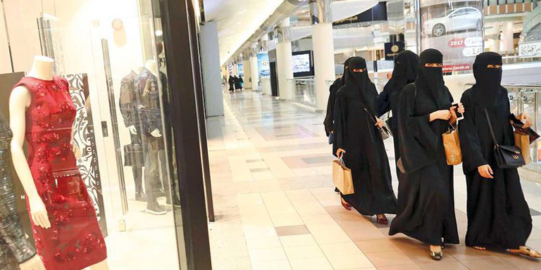 Saudi women allowed to travel