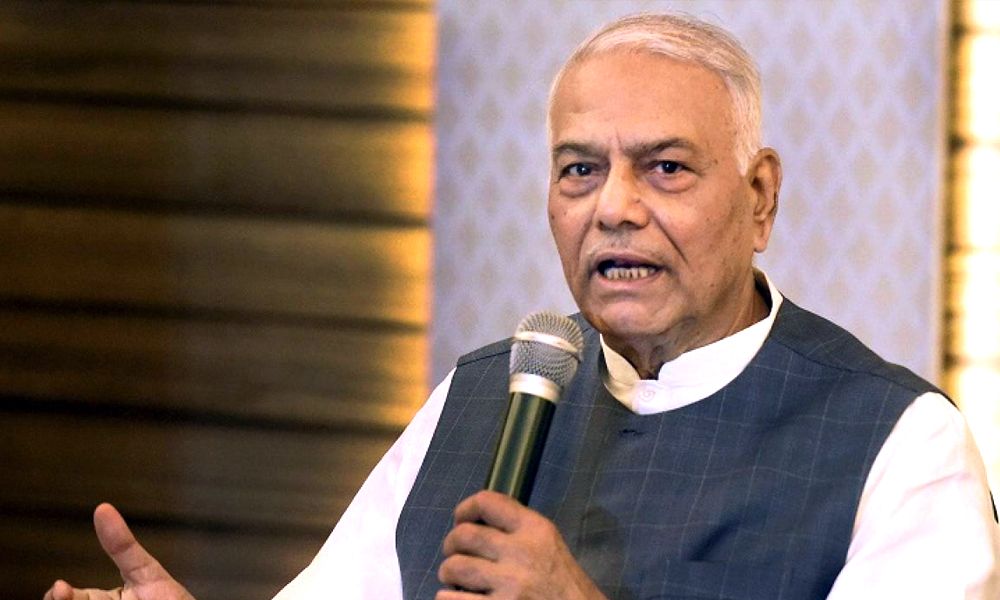 yashwant sinha stopped for visiting srinagar