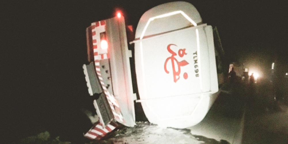 Oil tanker overturned near Nawabshah