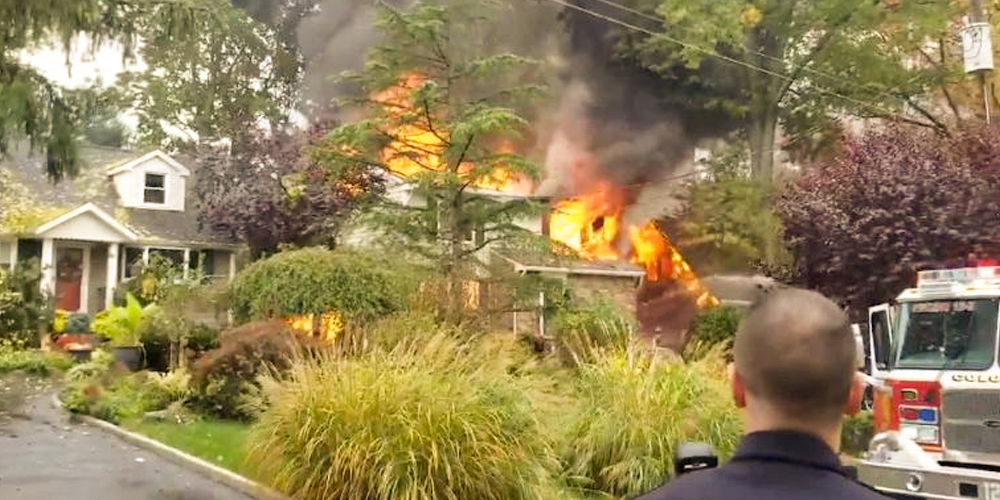 Small plane crashes in New Jersey neighborhood, damages at least three homes