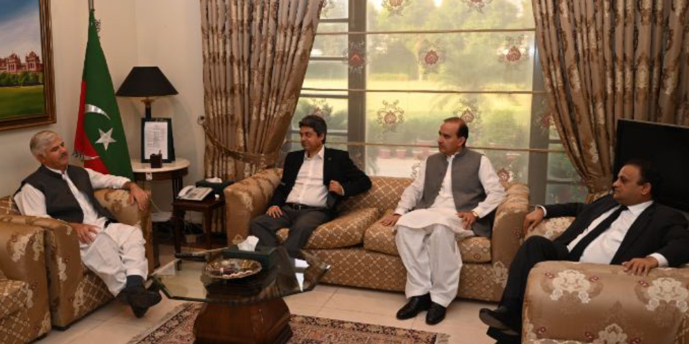 dr farogh naseem meets cm kp