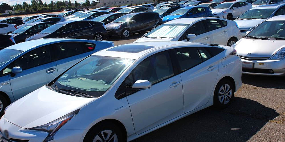 Overseas Pakistanis will soon be allowed to import hybrid car without customs duty