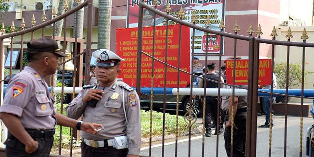 suicide bomb blastt in indonesia