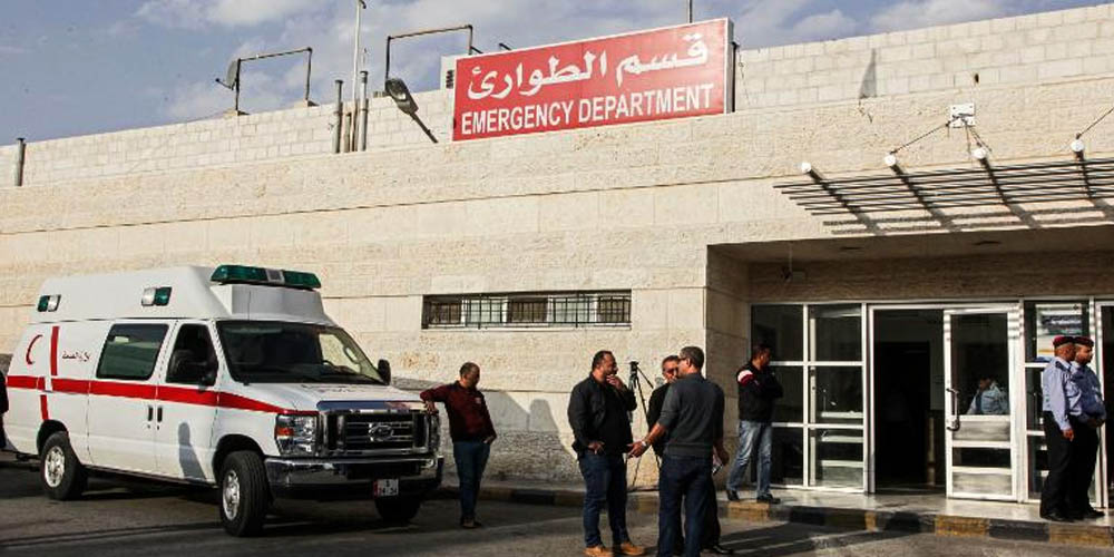 8 people stabbed by attacker