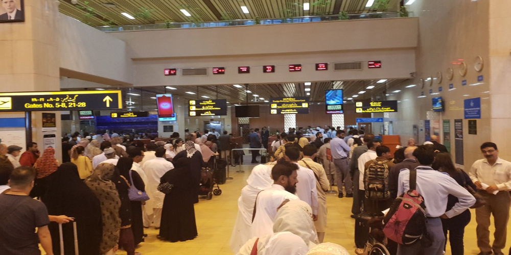 airport currency counter