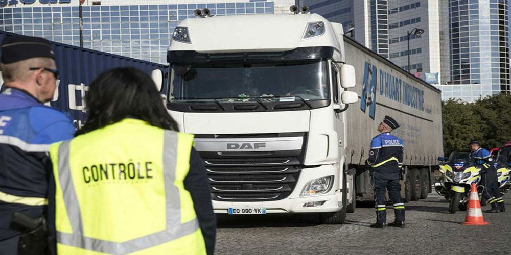 30 pakistani found in lorry