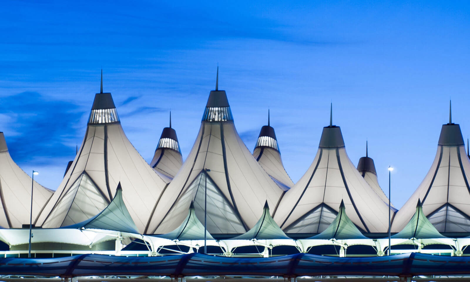 16 خوبصورت ترین ائیرپورٹس