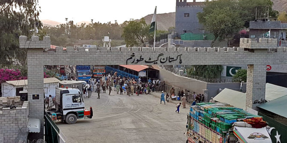 سیکیورٹی وجوہات کی بنا پر پاکستان نے طورخم بارڈر بند کردیا