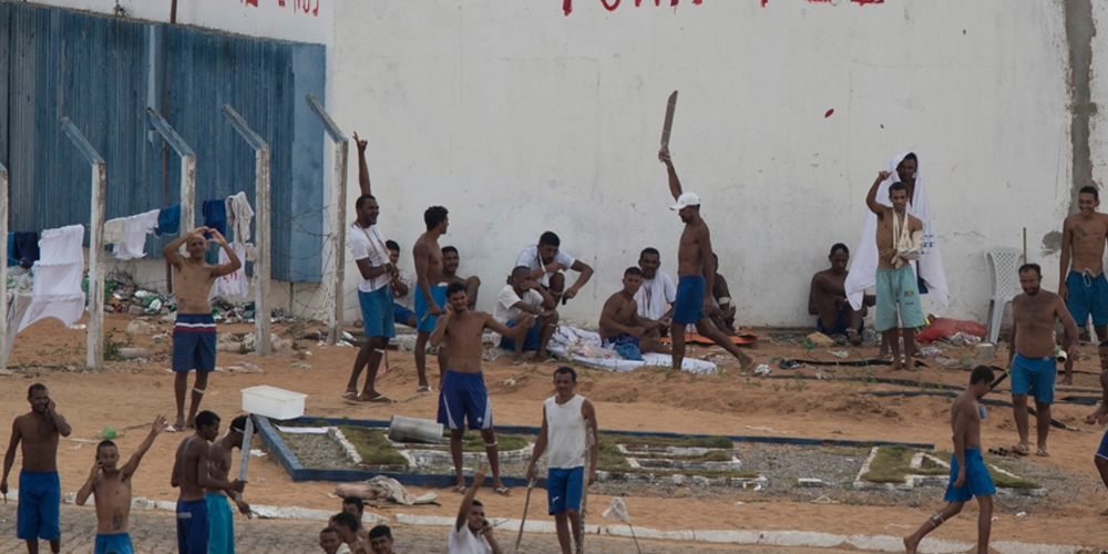 برازیل کی جیلوں سے سینکڑوں قیدی بھاگ نکلے