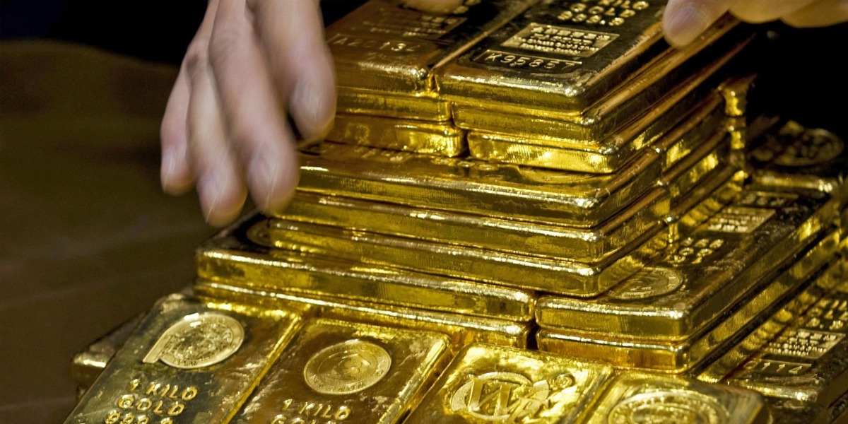 Gold rate is to be decreases in Pakistan's market by RS. 700