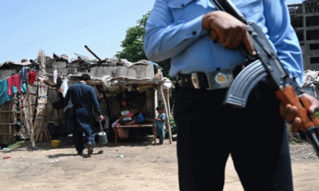 پولیس اہلکار