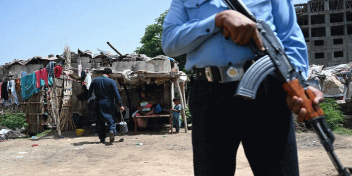 پولیس اہلکار