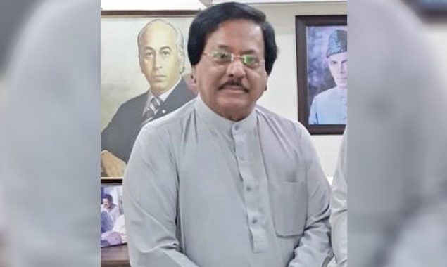 راشد حسین ربانی کی نماز جنازہ ادا کر دی گئی پیپلز پارٹی کے رہنماء راشد حسین ربانی کی نماز جنازہ کلفٹن میں ادا کر دی گئی۔ تفصیلات کے مطابق پیپلزپارٹی رہنما راشد ربانی کی نماز جنازہ عمر شریف پارک میں ادا کی گئی۔ پیپلزپارٹی رہنما راشد ربانی کی نمازجنازہ مولانا مفتی منیب الرحمان نے پڑھائی۔ نماز جنازہ میں وزیراعلی مراد علی شاہ، نثار کھوڑو، سینیٹر رضا ربانی، سعید غنی، وقار مہدی نے شرکت کی جبکہ نماز جنازہ میں ڈاکٹر فاروق ستار، پی ٹی آئی کے خرم شیر زمان، شہزاد قریشی، مسلم لیگ فنکشنل کے سردار رحیم ، راشد ربانی کی نماز جنازہ میں پیپلز پارٹی کے کارکنوں سمیت شہریوں کی بڑی تعداد شریک ہوئے۔