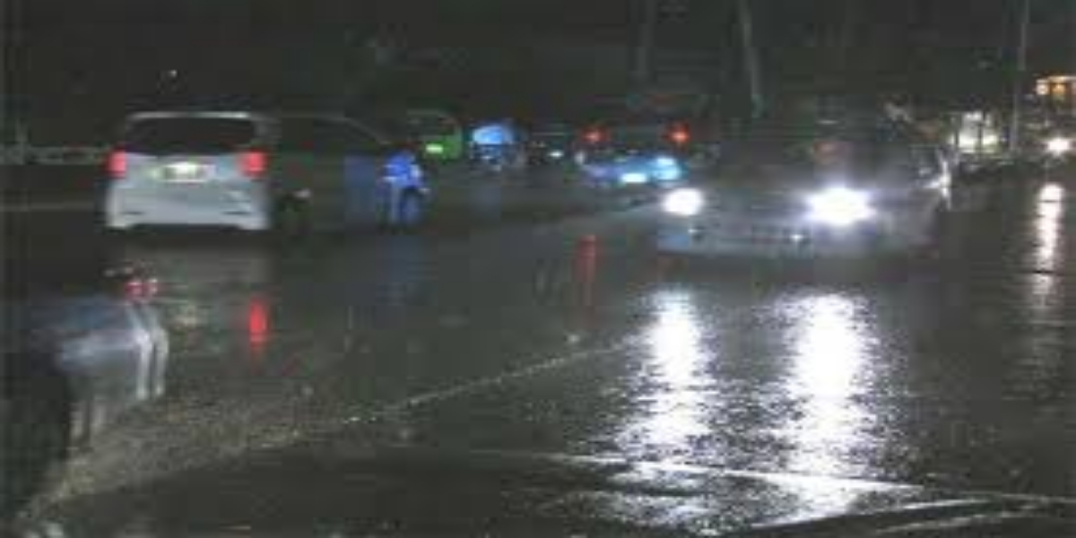 اس وقت شہر کا درجہ حرارت 18 ڈگری سینٹی گریڈ ریکارڈ کیا گیا ہے تاہم آج رات درجہ حرارت مزیدکم ہونے کا امکا ن ہے ۔