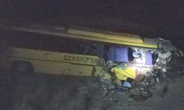 eight passengers were killed in a speeding coach overturned near Hub