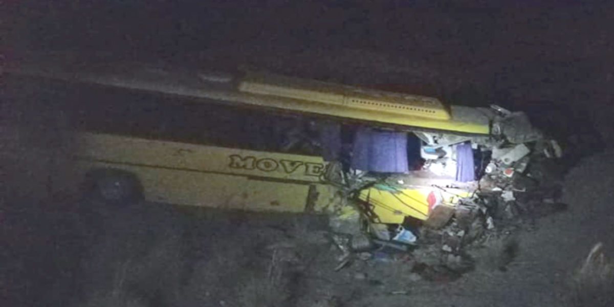 eight passengers were killed in a speeding coach overturned near Hub