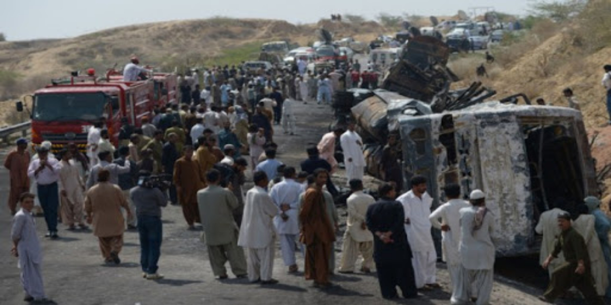 14 people died and others injured in a road accident in Uthal area