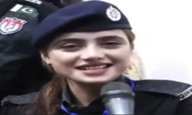 خاتون پولیس افسر