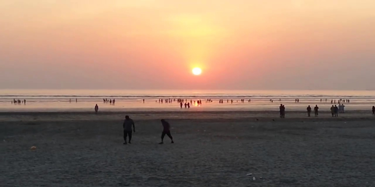 clifton beach close for citizen of karachi