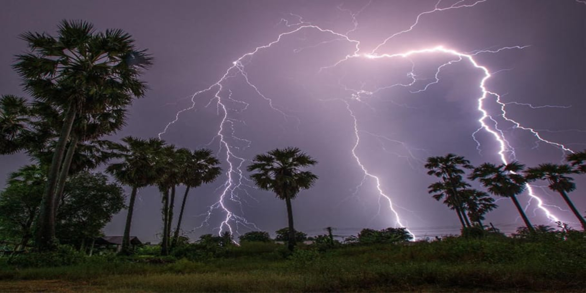 باجوڑ میں آسمانی بجلی گرنے سے 5 افراد جاں بحق، متعدد مکانات تباہ
