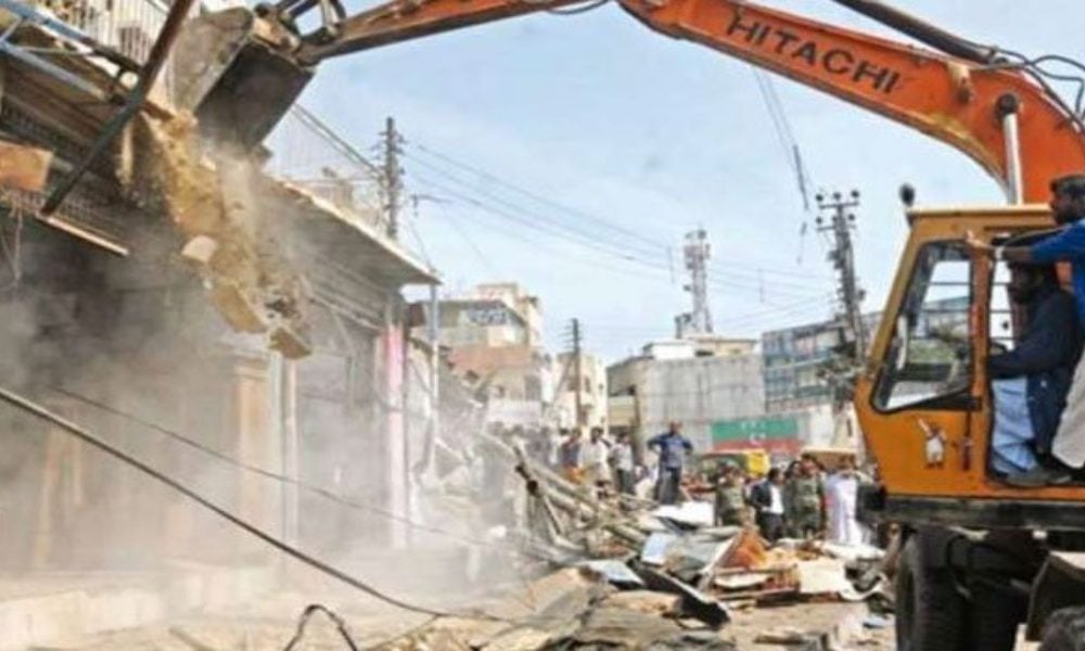 کراچی: افغان کیمپ میں آپریشن کا دوسرا روز، 350 گھر مسمار