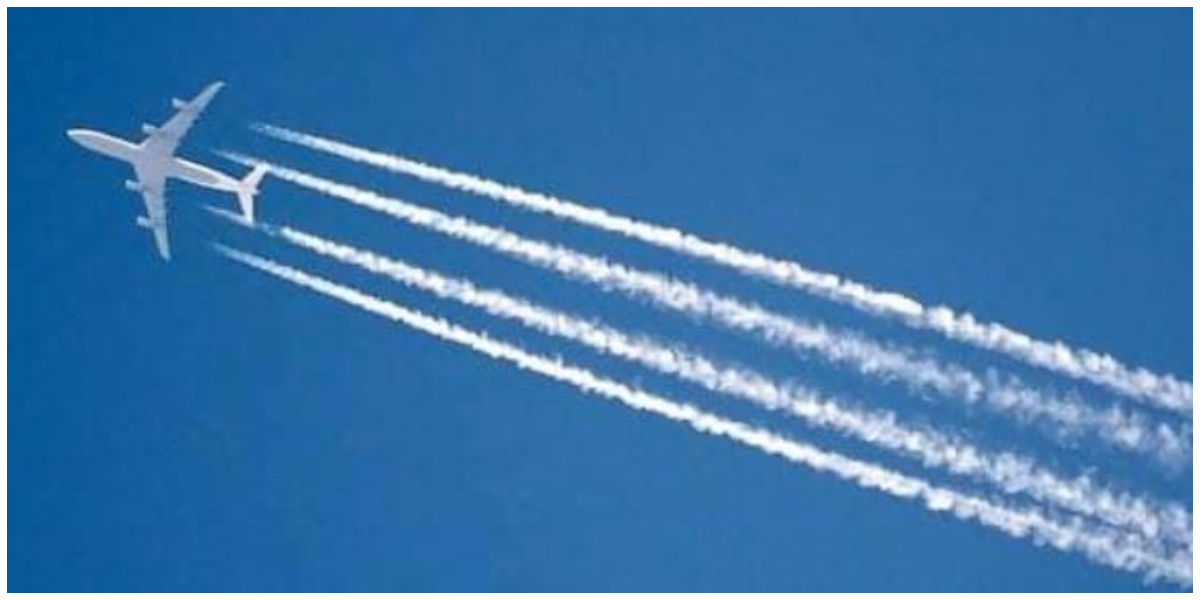 آسمان میں لکیریں