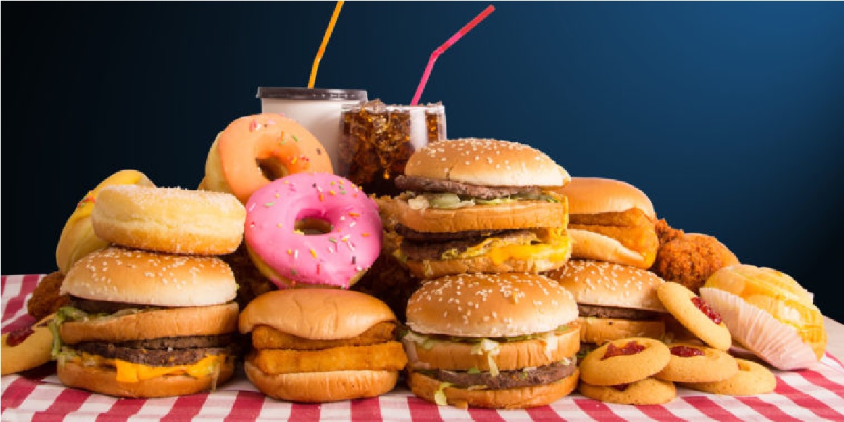 سوشل میڈیا انفلوئنسرز بچوں کو موٹاپے کا شکار کر رہے ہیں