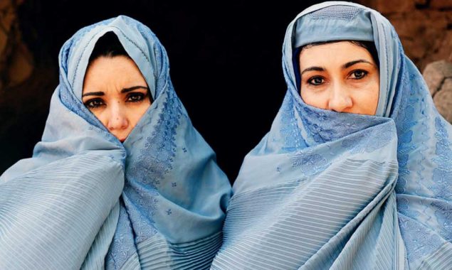 خواتین پر پابندی