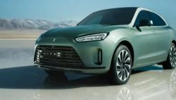 چین نے موبائل سے کنٹرول ہونے والی سب سے سستی اسمارٹ کار لانچ کردی