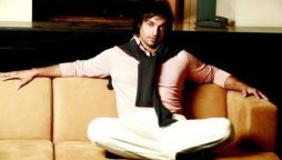 کیا آپ تصویر میں موجود اس مشہور اسٹار پلیئر کو پہچان سکتے ہیں؟