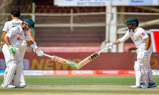 کراچی ٹیسٹ: آسٹریلیا کو جیت کے لیے وکٹوں کی ضرورت ، بابر اور شفیق کریز پر جم گئے