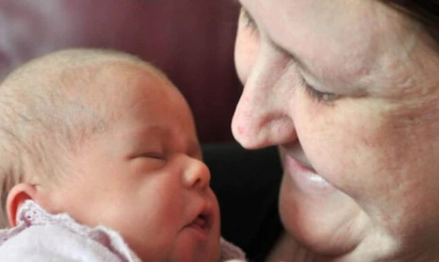 خاتون نے بے خبری میں بچے کو جنم دے دیا