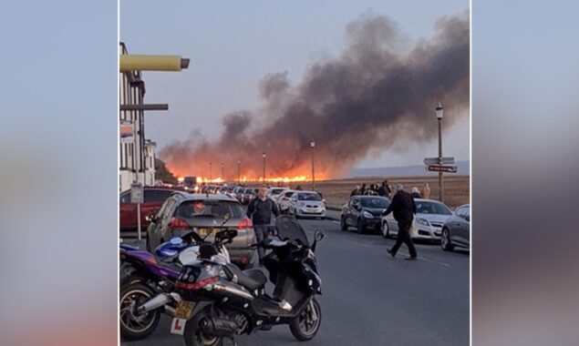 برطانیہ کے شہر لیورپول کے قریب جنگل میں آگ لگ گئی