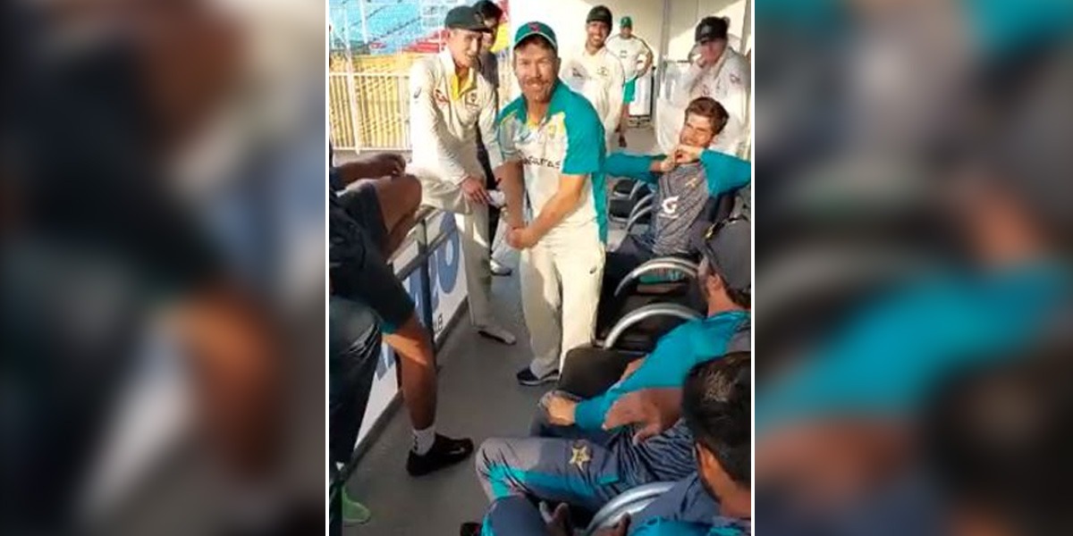 ٹیسٹ سیریز کے اختتام پر کھلاڑیوں کی خوش گپیاں