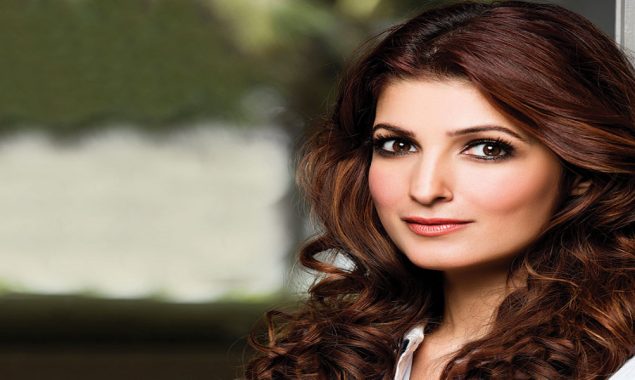 بھارت میں حجاب پر پابندی کے خلاف ٹوئنکل کھنہ بھی میدان میں آگئیں