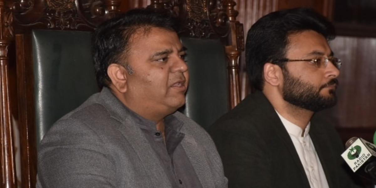 عمران خان غیر ملکی سازش کے خلاف سڑکوں پر نکلیں گے،فواد چودھری