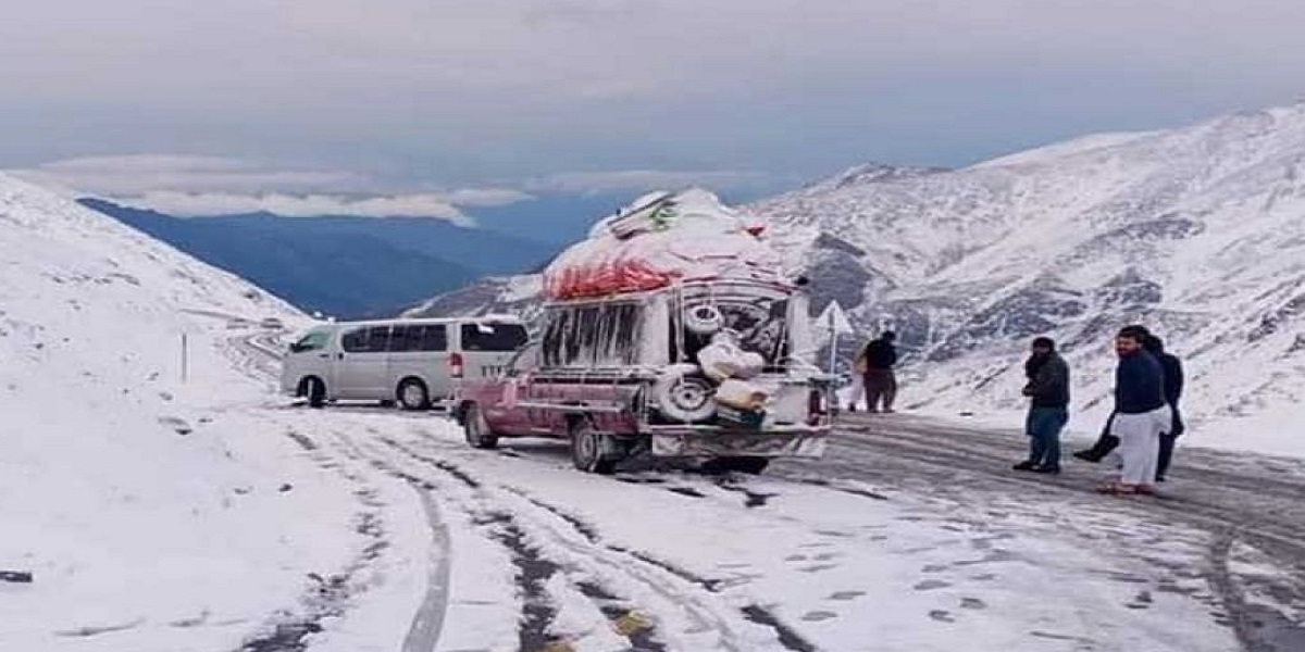 بابو سر ٹاپ پر سیاحوں کی گاڑی کو حادثہ، 5 افراد جاں بحق