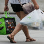 ابوظہبی؛ ماحول کی بہتری کے لیے یکم جون سے پلاسٹک شاپنگ بیگز پر مکمل پابندی