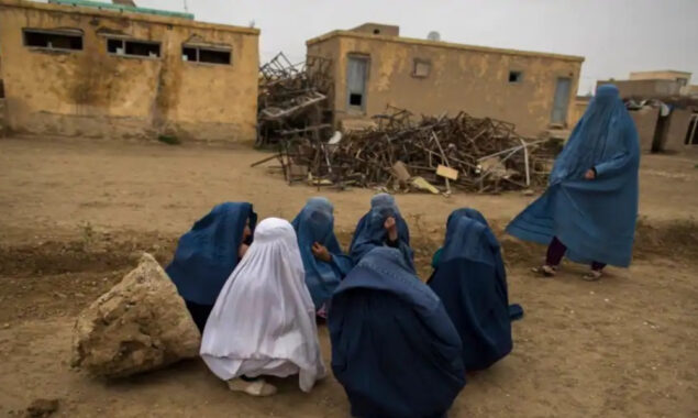 افغان خواتین کو برقعہ پہننے کا حکم، امریکا کی طالبان حکومت کو تنبیہہ
