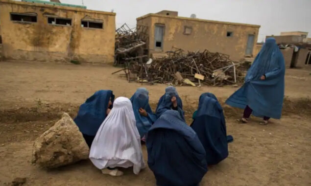 افغان خواتین کو برقعہ پہننے کا حکم، امریکا کی طالبان حکومت کو تنبیہہ