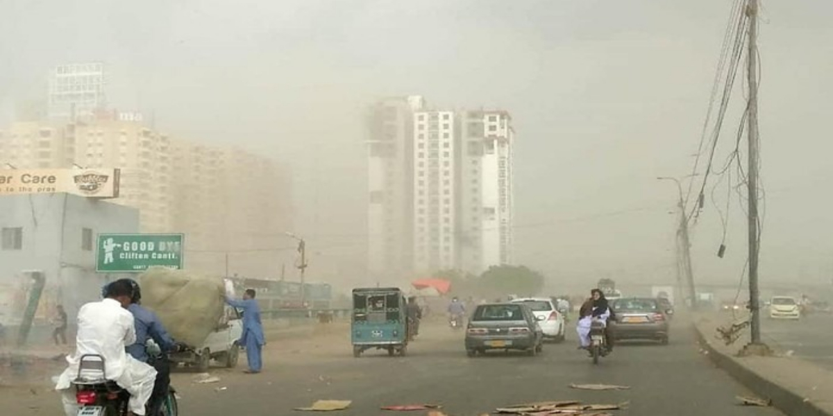 گرد آلود ہوائیں