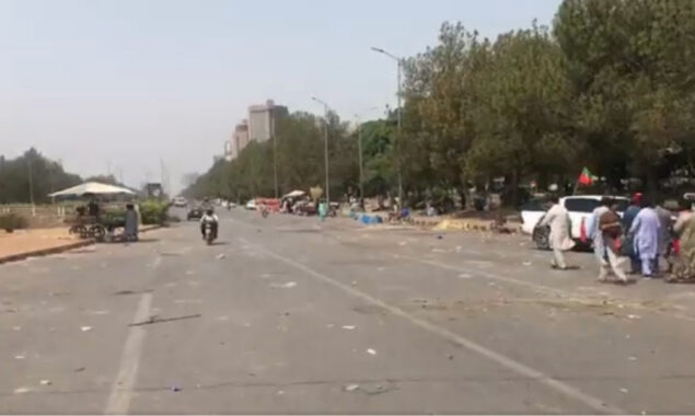 پی ٹی آئی کارکنان کی ڈی چوک سے واپسی،